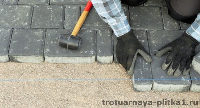 Укладка дорожки из тротуарной плитки своими руками в Наро-Фоминске - готовим основание